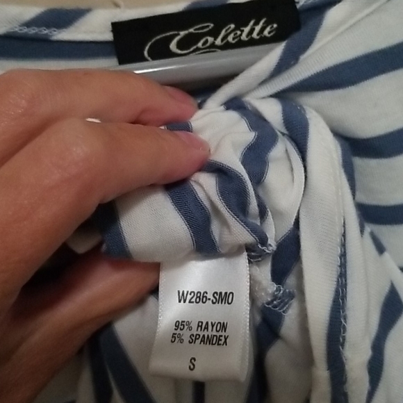 ⭐5/$20⭐ striped tee - Picture 2 of 4